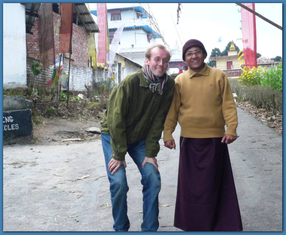 900x736 pixels (93K)